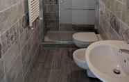 Toilet Kamar 7 Antica Catania B&B