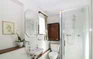 Toilet Kamar 2 Pike Cottage