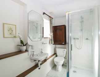 Toilet Kamar 2 Pike Cottage