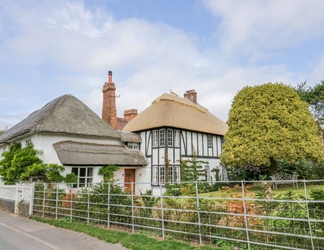 Exterior 2 Fox Cottage