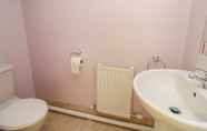 In-room Bathroom 6 Hen Brynbedw