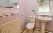 In-room Bathroom 5 Hen Brynbedw