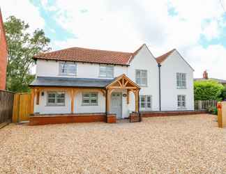 Exterior 2 Duck Pond Cottage