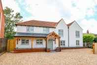 Exterior Duck Pond Cottage