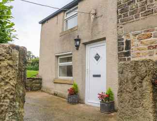 Exterior 2 Stone Farm Cottage