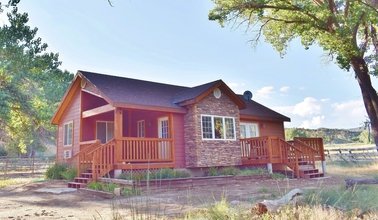 Exterior 4 Arrowhead Country Inn and Cabins