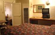 Bedroom 4 Thunderbird Motel
