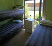 Kamar Tidur 5 4 Tarndale Place