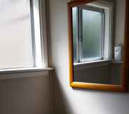 In-room Bathroom 7 61 Conical Hill Road