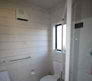 In-room Bathroom 5 3 Grantham Drive