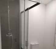 In-room Bathroom 6 DoBairro Suites at Merces