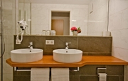 In-room Bathroom 2 Landgasthof Hirsch