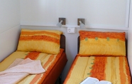 Bedroom 5 Victoria Mobilhome Camping Orsera