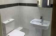 In-room Bathroom 3 Riis Apartments Camberley