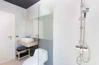 Toilet Kamar Zen Studio Superior by Holiplanet