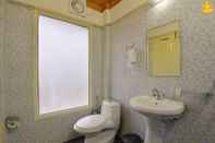 In-room Bathroom LivingStone Eco Resort Shimla