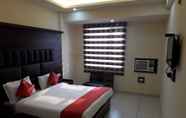 Kamar Tidur 3 Hotel Royal Stay