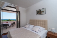 Bedroom Luxury Rooms near Beach 1