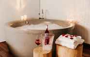 In-room Bathroom 7 El Recer de Masia Serra - Adults Only