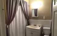 In-room Bathroom 4 Door172