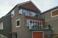 Exterior Lakefront Living - 4 Bedrm Apartmt Alpine Village