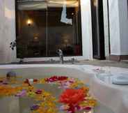 In-room Bathroom 6 Tiger Lagoon Bandhavgarh