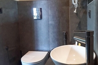In-room Bathroom Etna Petit Resort