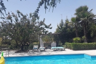Swimming Pool Etna Petit Resort