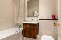 Toilet Kamar 3-bedroom Apartment Lancaster Gate