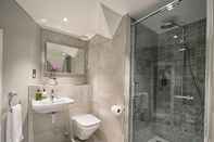 In-room Bathroom José Pizarro The Swan Inn Esher