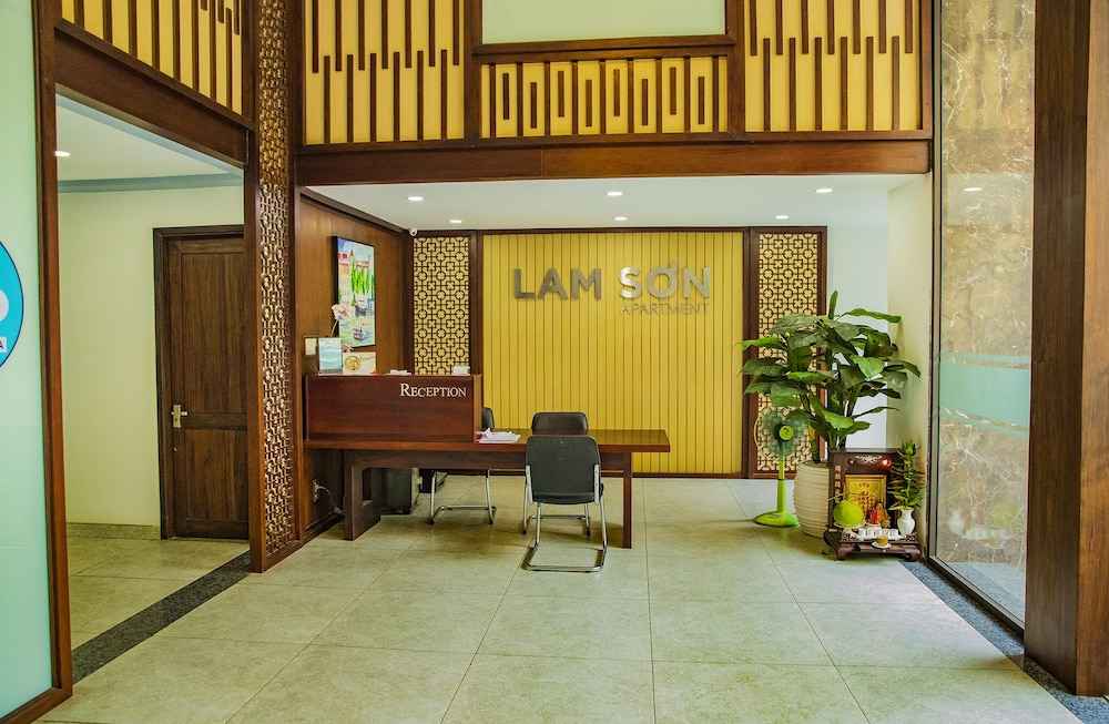 Lam Son Apartment là công trình kiến trúc đô thị đẳng cấp, tọa lạc tại vị trí đắc địa nhất thủ đô. Với không gian sống rộng rãi và tiện nghi, Lam Son Apartment là nơi lý tưởng cho những người yêu thích cuộc sống độc đáo và đẳng cấp. Hãy đến và khám phá điều đặc biệt tại Lam Son Apartment.