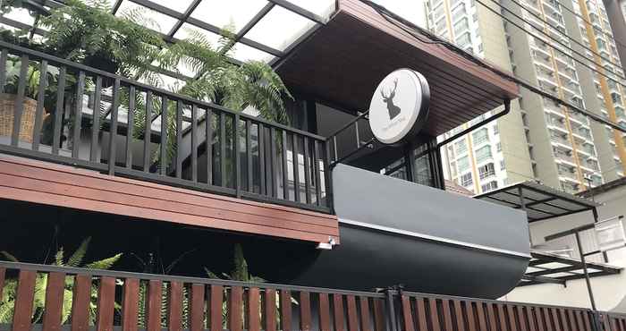 Exterior The Silver Stag 5mins BTS 9mins JJmarket