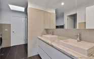 In-room Bathroom 7 Mulwala Lakeside Waterfront