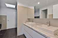 In-room Bathroom Mulwala Lakeside Waterfront