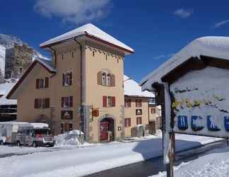 Exterior 2 Sust lodge