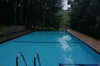 Swimming Pool Seethawaka Royal Resort