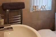 In-room Bathroom Townhouse @ Birches Head Road Stoke