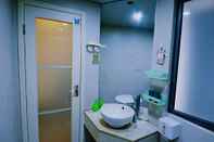 Toilet Kamar Avatar City Zebra Large Queen Bed & High Rise View