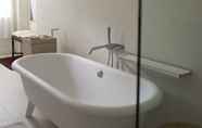 In-room Bathroom 7 Palazzo Arrivabene B&B