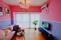 Ruang untuk Umum Avatar Gallery Large Queen Bed & High Rise View