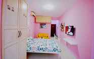 Bedroom 6 Avatar Fireworks Queen Bed Studio in Center Futian