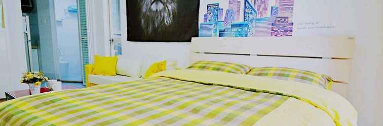 Bedroom Avatar Young Lion Large Queen Bed & High Rise View