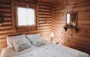 Kamar Tidur 7 Log Cabin at White River