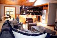 Bar, Cafe and Lounge Stunning 3bd/2ba Vacation House in the Vineyard