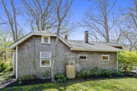 Exterior Oak Bluffs 3-Bed Cottage, Walk to Town