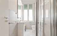 In-room Bathroom 2 Prato della Valle Central Apartment