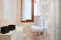 ห้องน้ำภายในห้อง Riviera San Benedetto Mini Flat