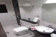 In-room Bathroom Tranquil Inn