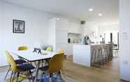 Restoran 7 Stylish modern home in Manchester city centre with parking