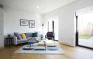 Ruang Umum 4 Stylish modern home in Manchester city centre with parking